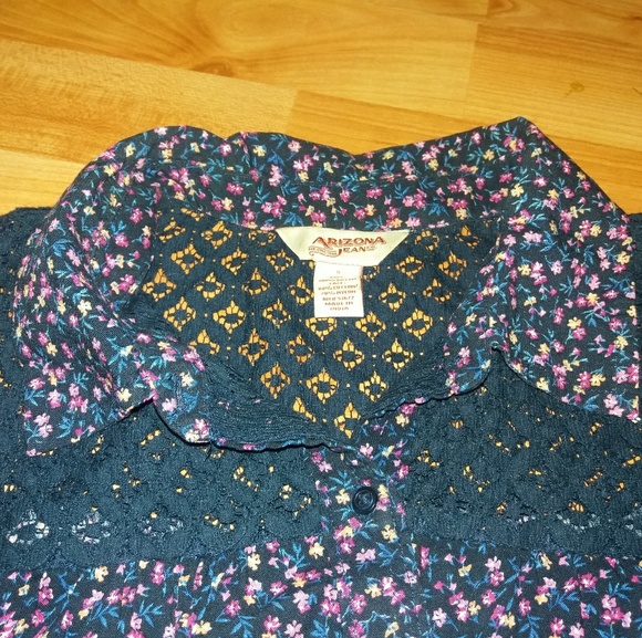 Floral pattern button down top - Picture 2 of 7